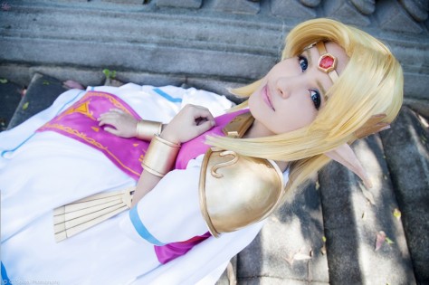 Layze Michelle Princess Zelda cosplay from A Link Between Worlds cosplay